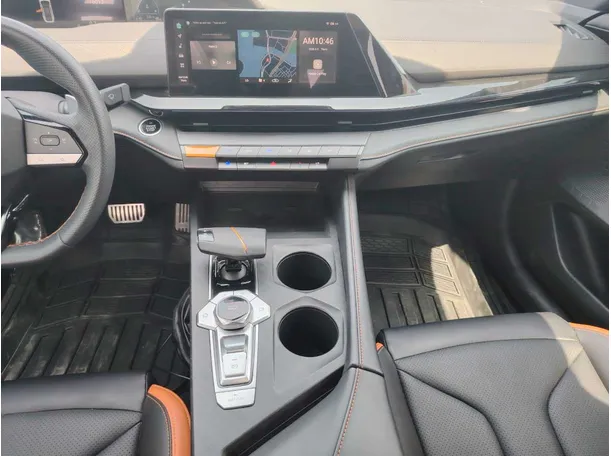 Car image 18