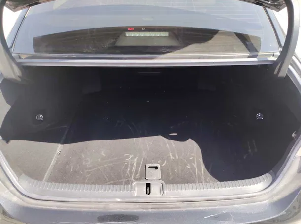 Car image 28