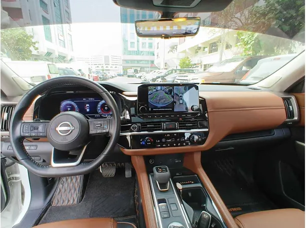 Car image 15
