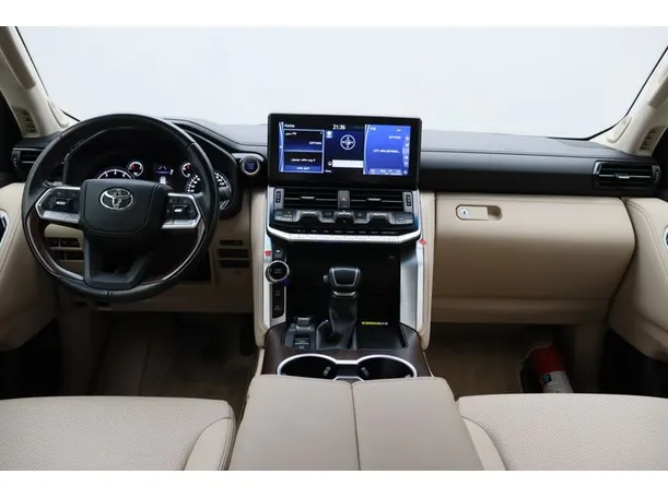 Car image 14