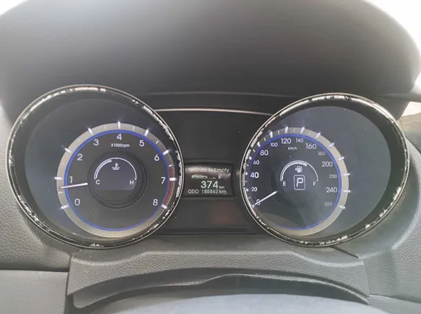 Car image 18