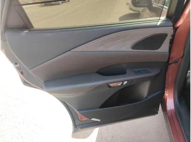Car image 33