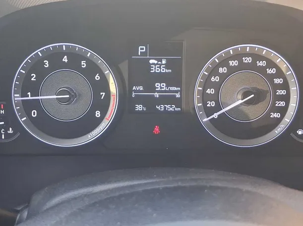 Car image 18