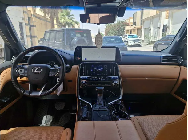 Car image 17