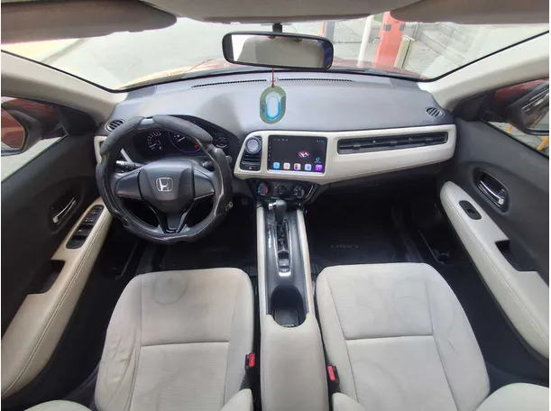 Car image 14