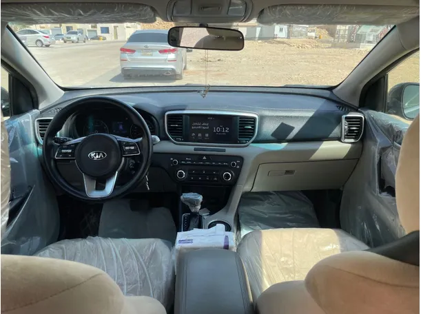 Car image 17