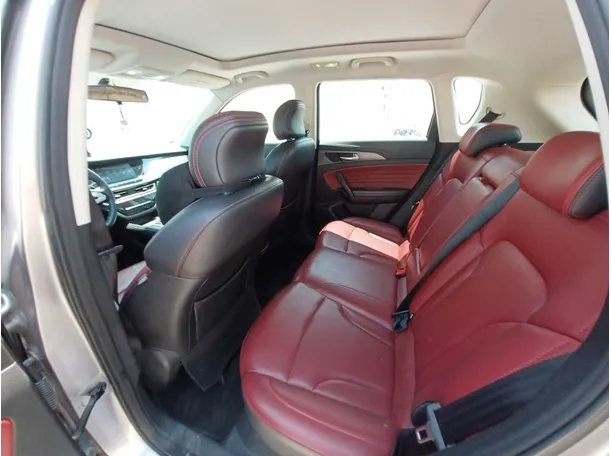 Car image 12