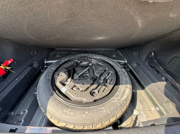 Car image 26