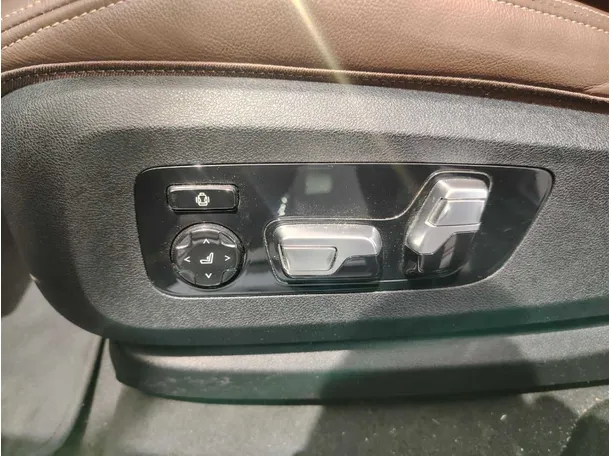 Car image 39