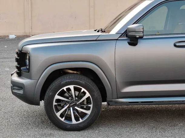 Car image 9