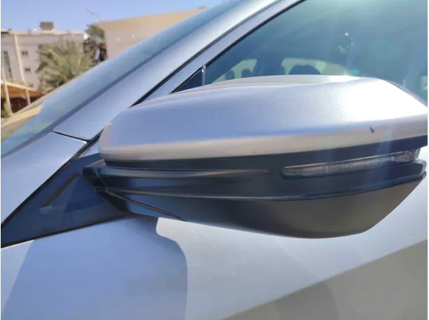 Car image 26