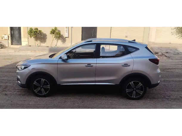 Car image 8