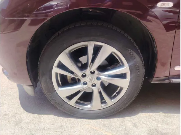 Car image 10