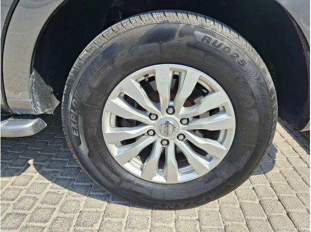 Car image 10