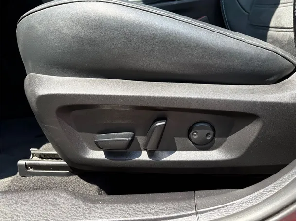 Car image 30