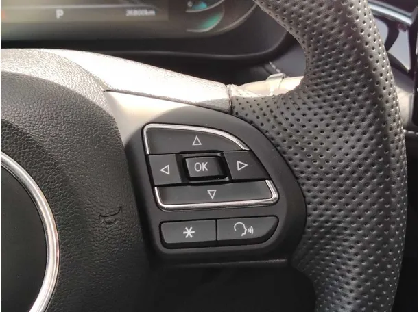 Car image 26