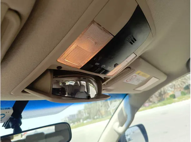 Car image 30