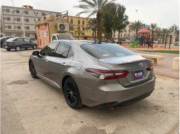 Car image 7