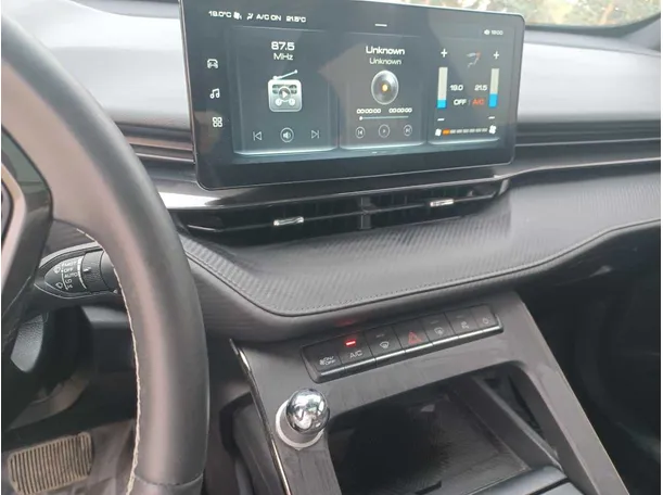 Car image 18
