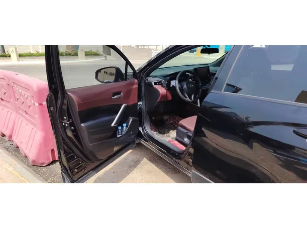 Car image 10