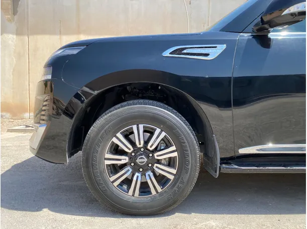 Car image 9