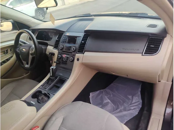 Car image 14