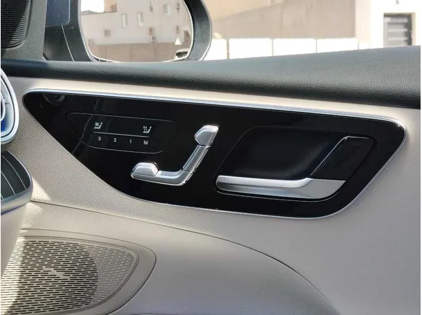 Car image 32