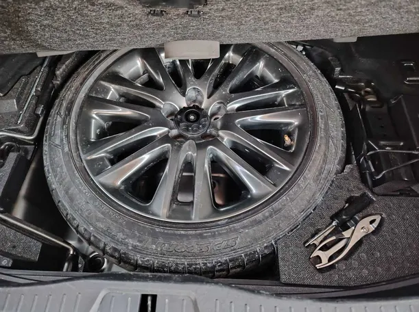 Car image 46