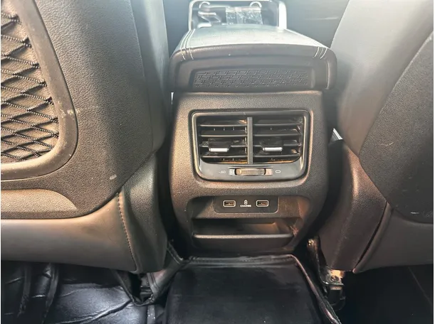 Car image 29