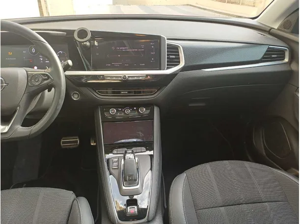 Car image 16