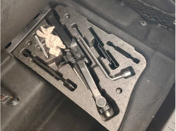 Car image 36