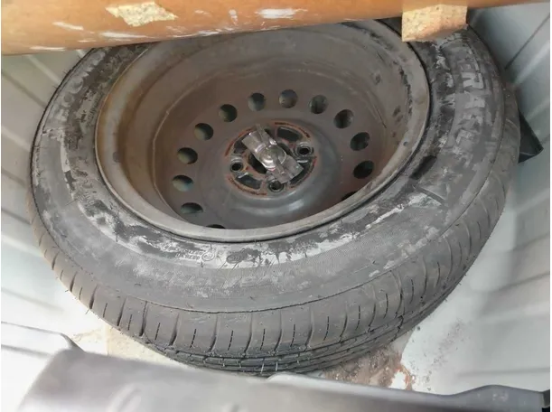 Car image 38