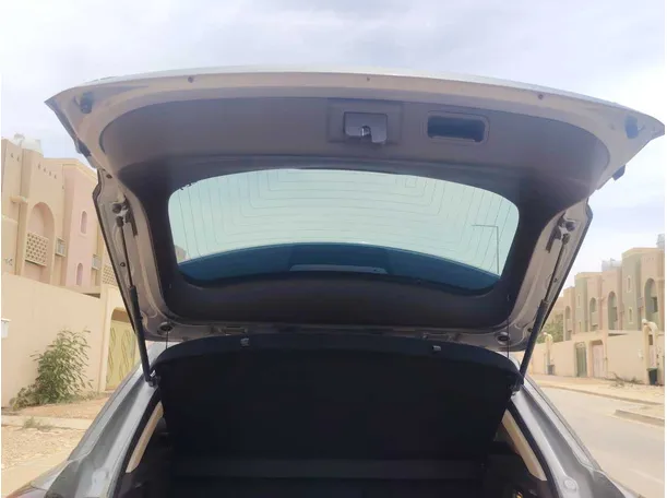 Car image 26