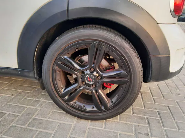 Car image 9