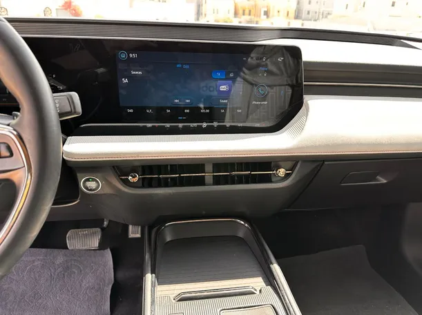 Car image 20