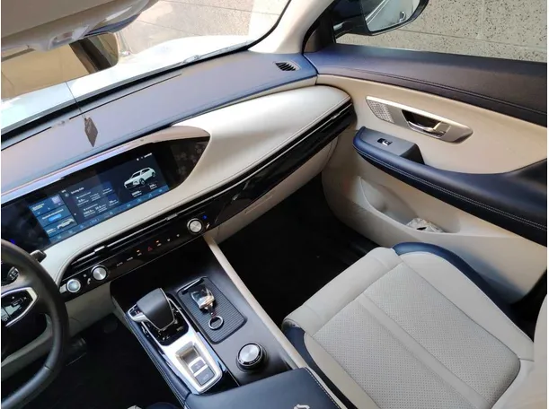 Car image 23