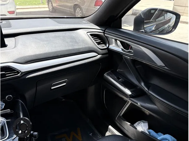 Car image 26