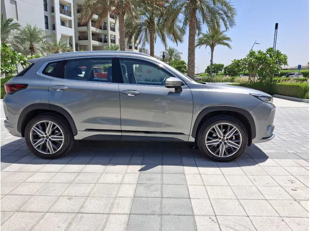 Car image 8