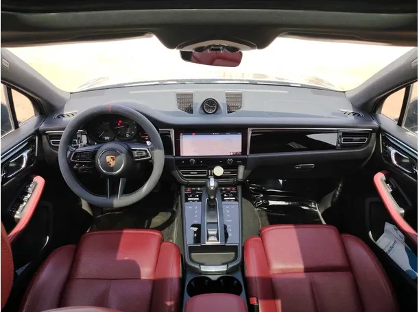 Car image 19