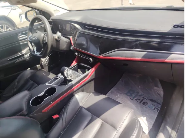 Car image 14