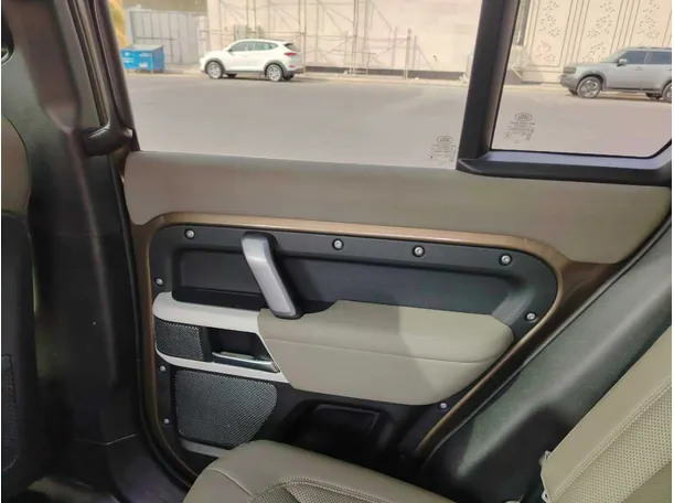 Car image 32