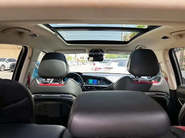 Car image 15