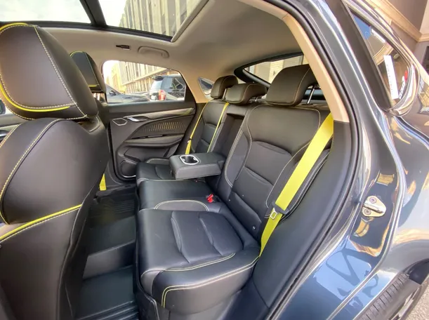 Car image 13
