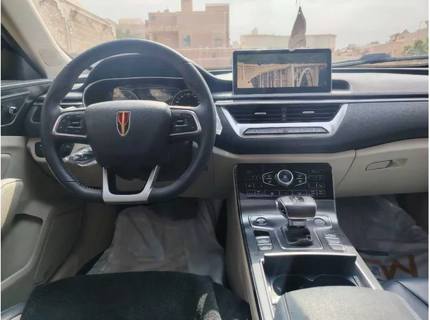 Car image 19