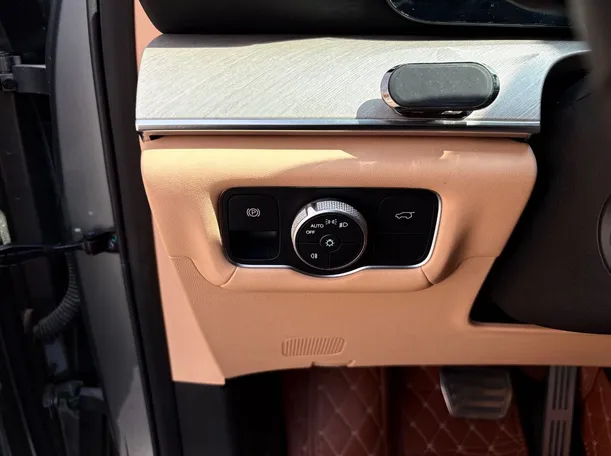 Car image 29