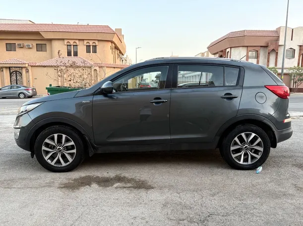 Car image 8