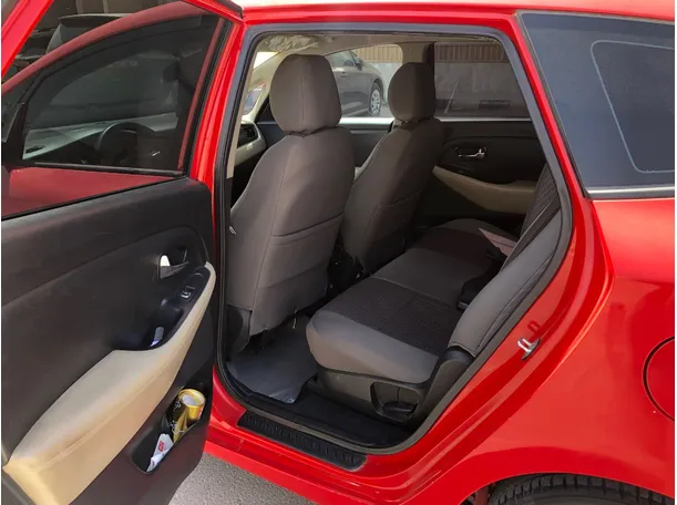 Car image 14
