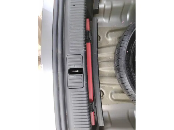 Car image 40