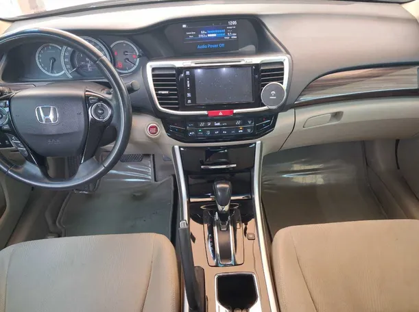 Car image 15