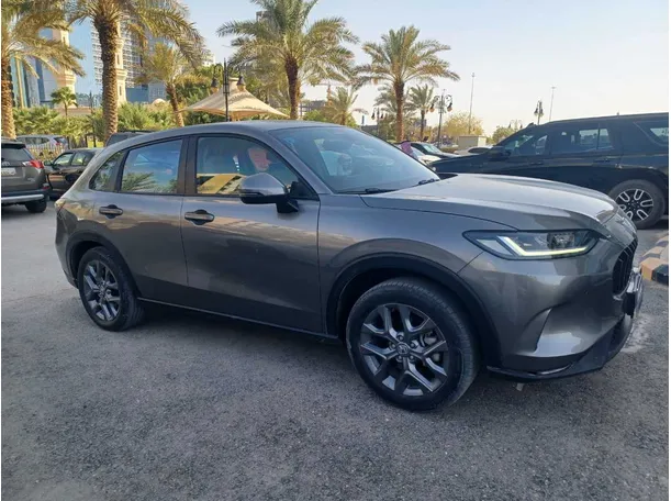 Car image 4